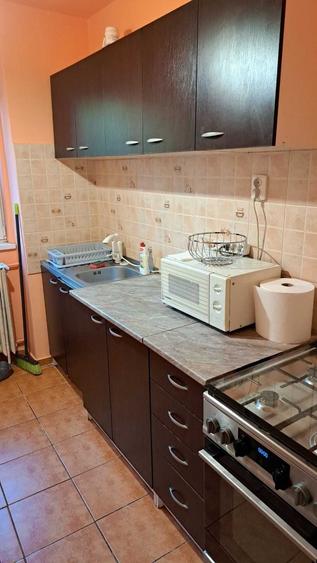 Apartament cu 3 camere semidecomandat în Dacia