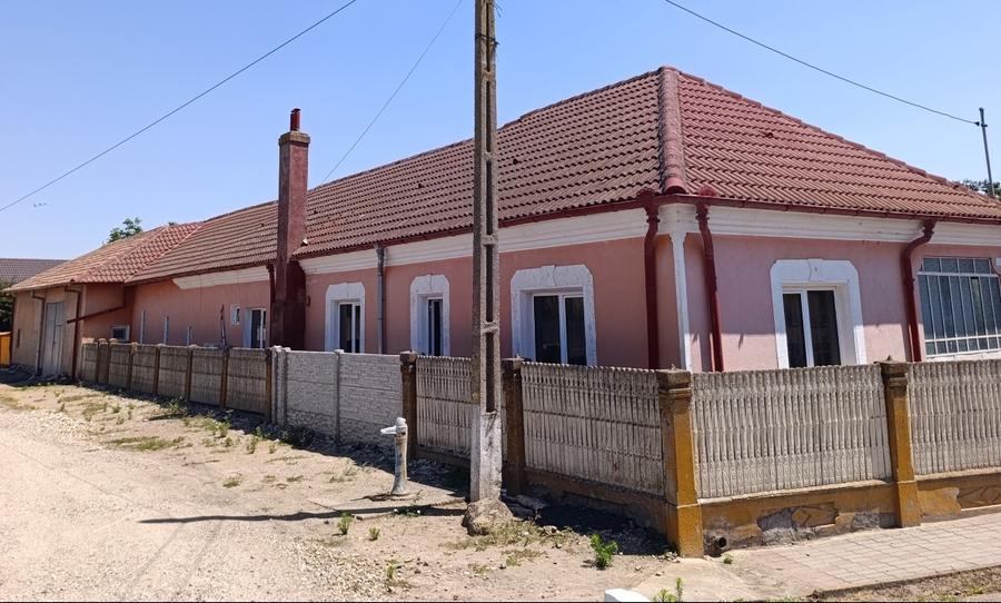 Casă individuală cu 5 camere cu Canalizare în Maglavit
