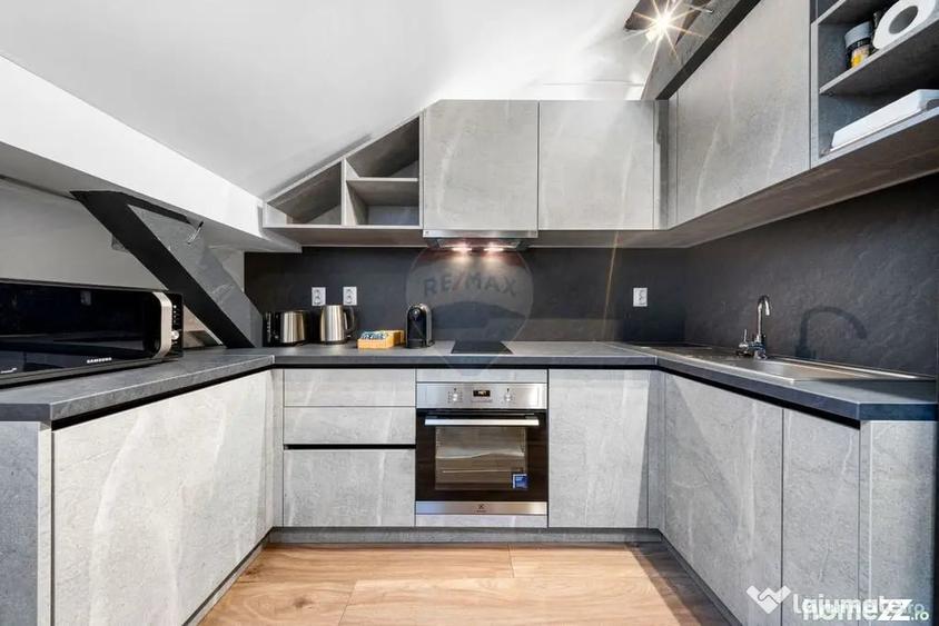 Casă cu 7 camere cu Teren 705 Mp în Central