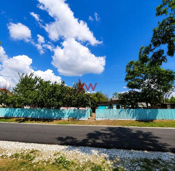 Casă individuală cu 4 camere cu Teren 1600 Mp în Săveni