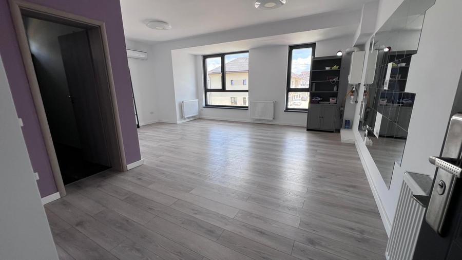 Apartament cu 4 camere decomandat în Bragadiru