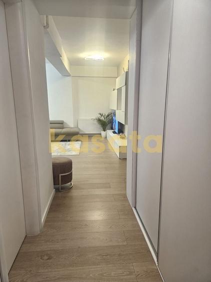 Apartament cu 3 camere semidecomandat, mobilat în Sisești