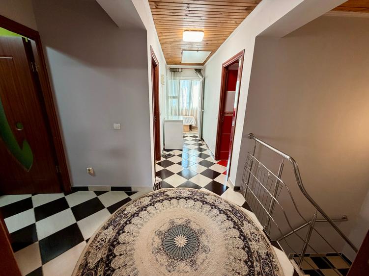 Duplex cu 4 camere cu Canalizare în Metalurgiei
