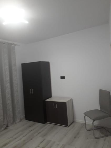 Apartament cu 3 camere decomandat în Florești