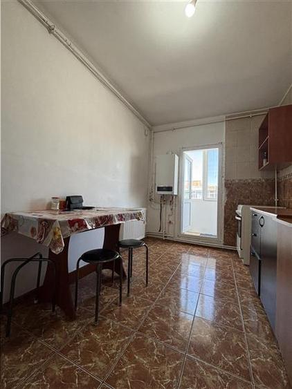 Apartament cu 3 camere decomandat, mobilat în Tomis II