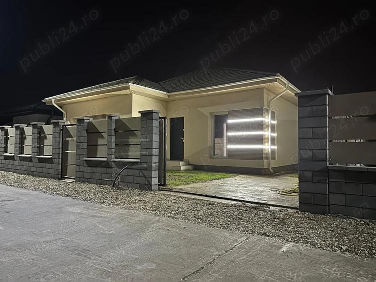 Casă cu 4 camere cu Teren 360 Mp în Vidra