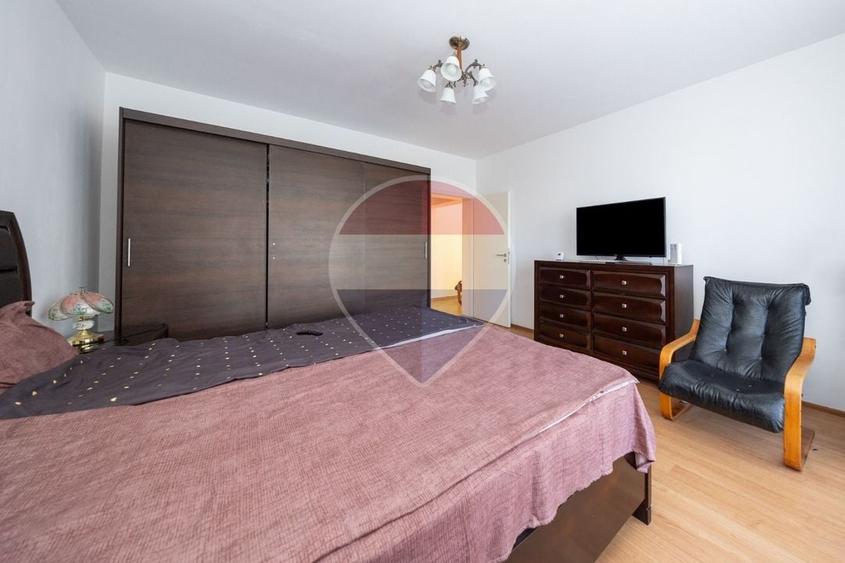 Apartament cu 2 camere decomandat în Tractorul