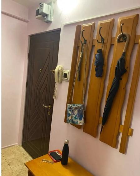 Apartament cu 3 camere semidecomandat, mobilat în Tătărași