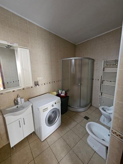 Casă individuală cu 7 camere cu Garaj în Central