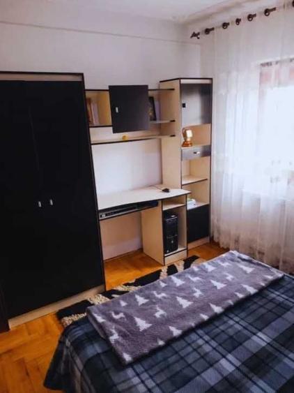 Apartament cu 3 camere decomandat în Băceni