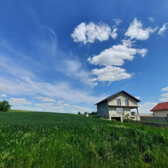 Casă cu 5 camere cu Teren 825 Mp în Muntenii de Sus