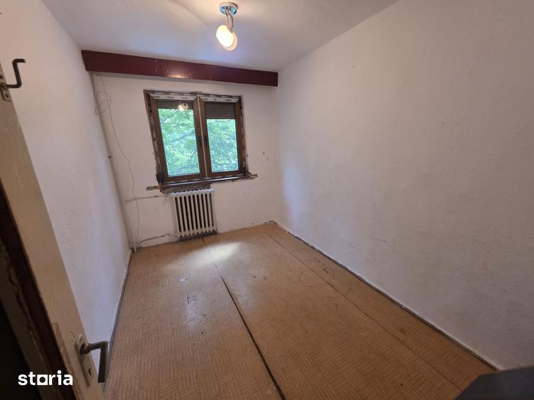 Apartament cu 3 camere semidecomandat în Viziru 1