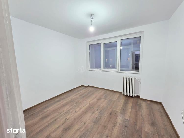 Apartament cu 3 camere semidecomandat în Vatra Luminoasă