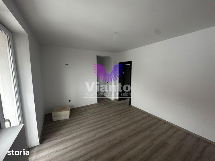 Casă cu 5 camere cu Teren 250 Mp în Central