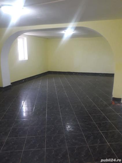 Spațiu comercial, de 550 mp, în Var