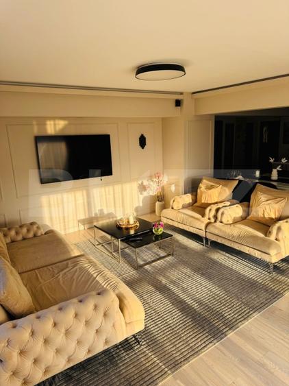 Apartament cu 3 camere decomandat, mobilat în Palat