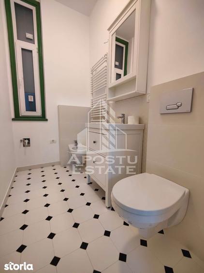 Apartament cu 3 camere, mobilat în Central