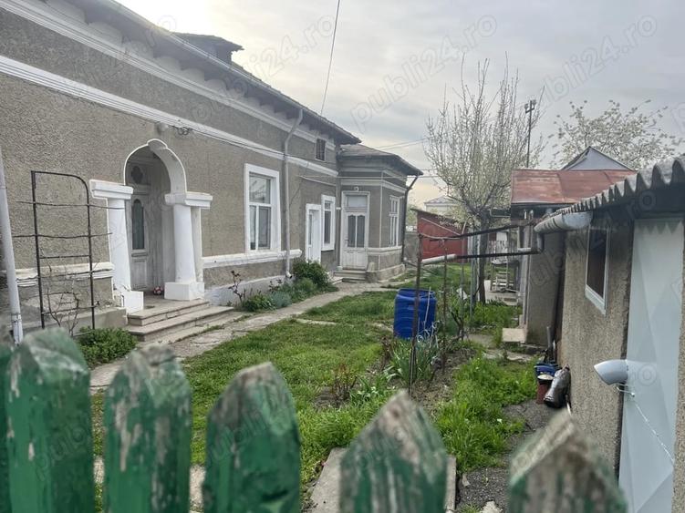 Casă cu 6 camere cu Teren 637 Mp în Central