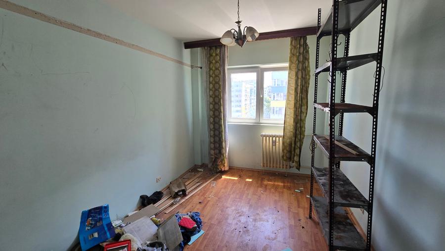 Apartament cu 3 camere decomandat în Sebastian