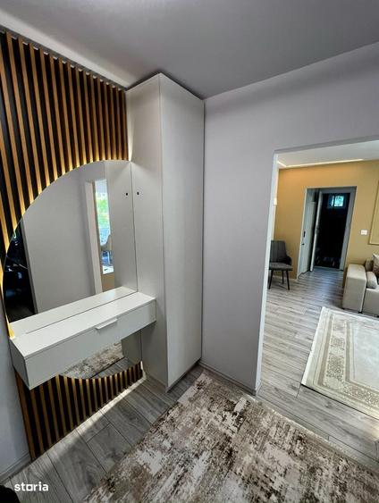 Apartament cu 3 camere decomandat, mobilat în Exterior Vest