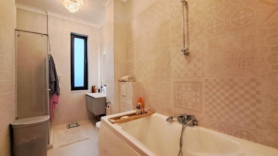 Apartament cu 4 camere decomandat, mobilat în Petrești