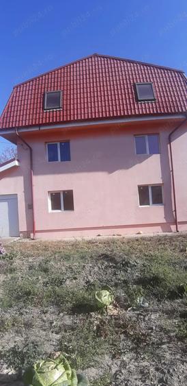 Casă cu 5 camere cu Teren 1000 Mp în Central