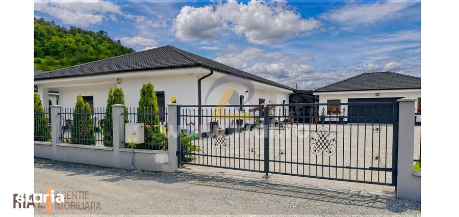 Casă cu 4 camere cu Teren 1141 Mp în Central