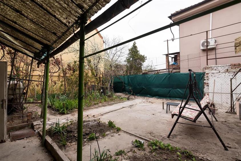 Casă cu 2 camere cu Teren 200 Mp în Central
