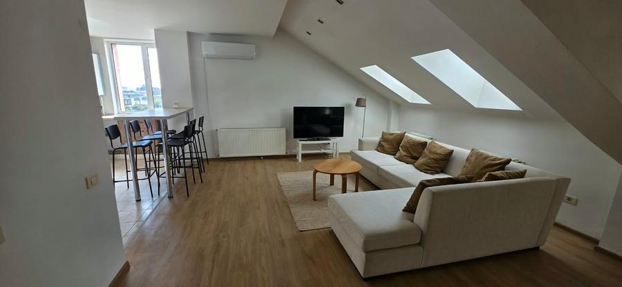 Apartament cu 3 camere semidecomandat în Colentina