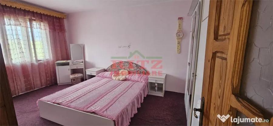 Casă cu 7 camere cu Teren 1756 Mp în Caracal