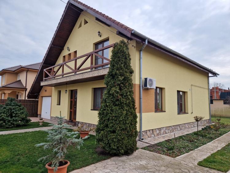 Casă individuală cu 4 camere cu Canalizare în Moșnița Veche