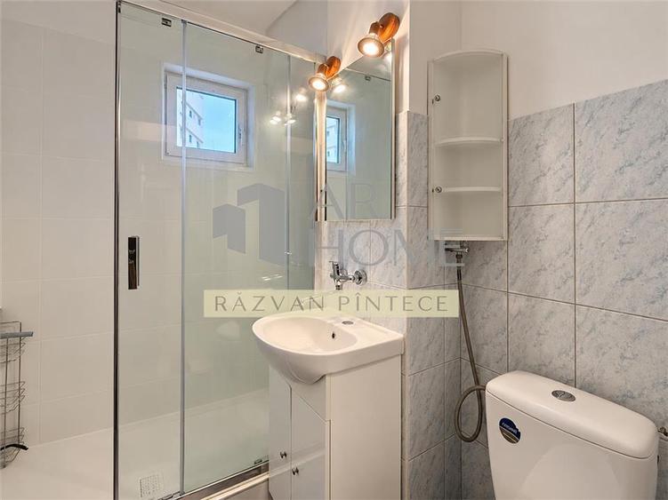 Apartament cu 4 camere decomandat, mobilat în Vest