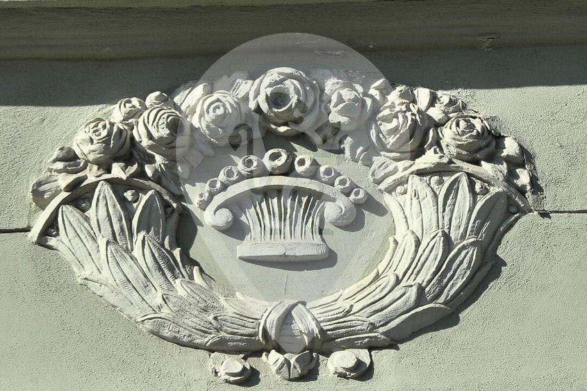 Casă individuală cu 7 camere cu Canalizare în Centrul Istoric