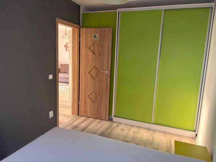 Apartament cu 3 camere decomandat în Sud