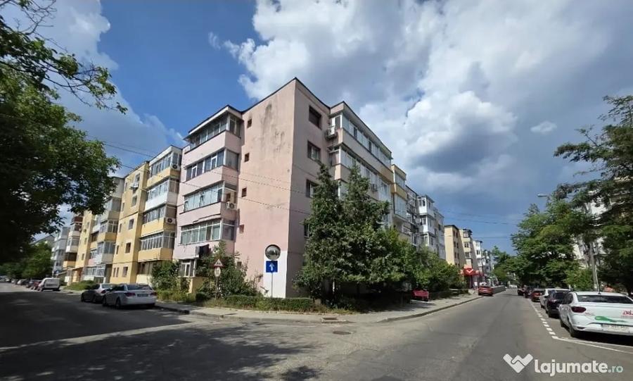Apartament cu 4 camere decomandat în Găvana
