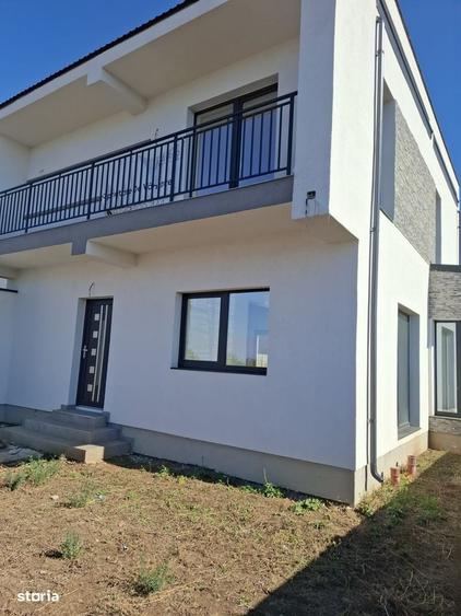 Casă cu 4 camere în Sânandrei