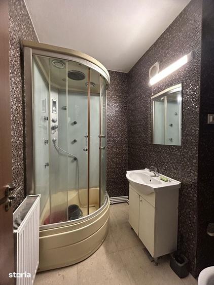 Apartament cu 3 camere decomandat în Calea București
