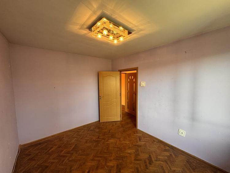 Apartament cu 3 camere semidecomandat în George Enescu