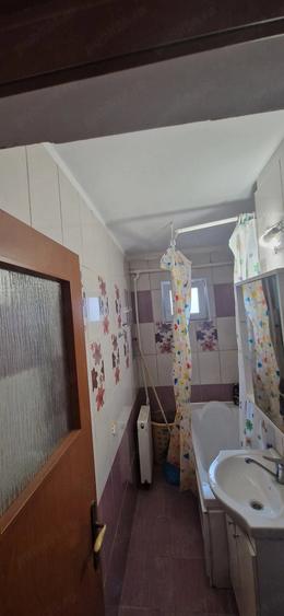 Apartament cu 2 camere semidecomandat în Ostroveni