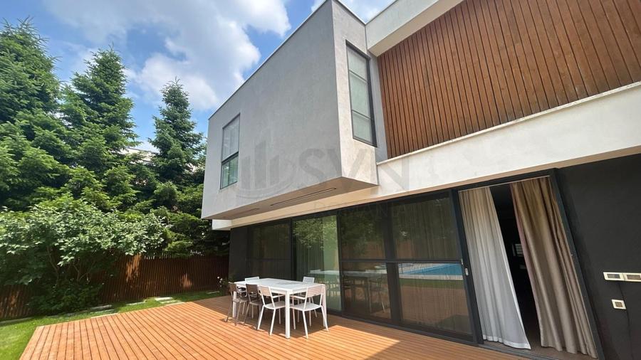Casă individuală cu 6 camere cu Piscina în Iancu Nicolae