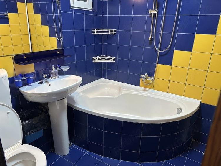 Apartament cu 3 camere semidecomandat, mobilat în Ștefan cel Mare