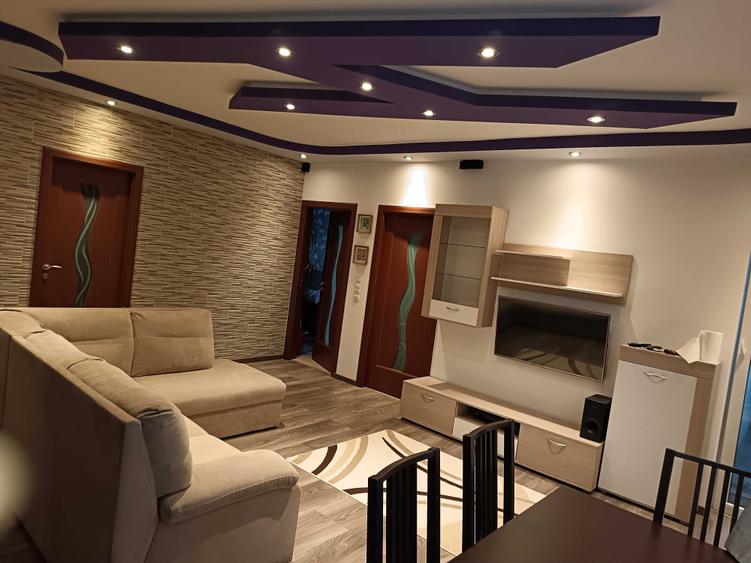 Apartament cu 3 camere decomandat în Florești