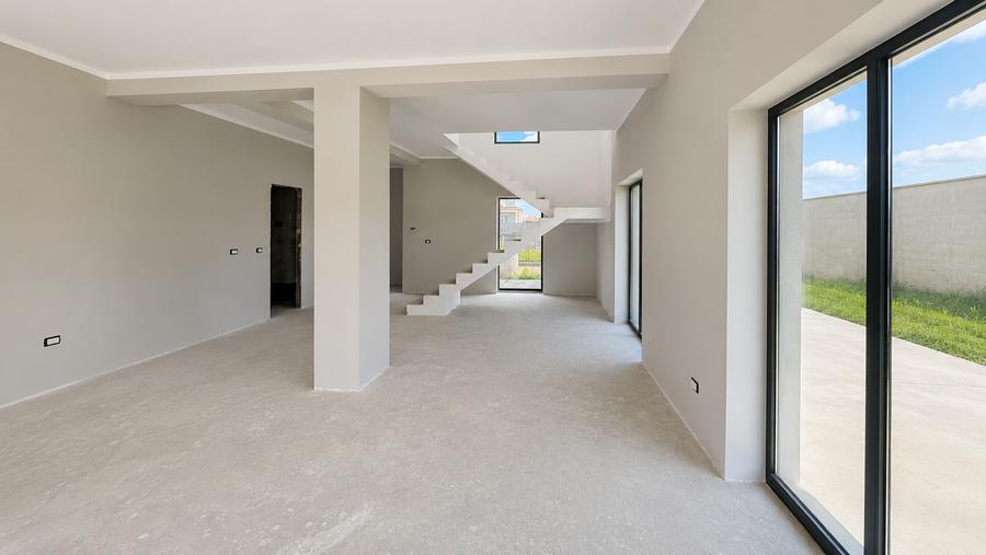 Casă individuală cu 4 camere cu Teren 250 Mp în Tunari