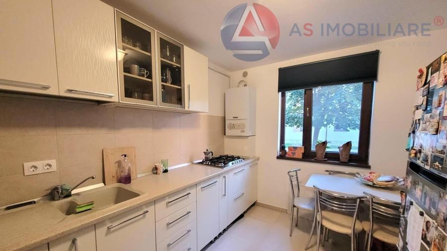Apartament cu 2 camere decomandat în Tractorul