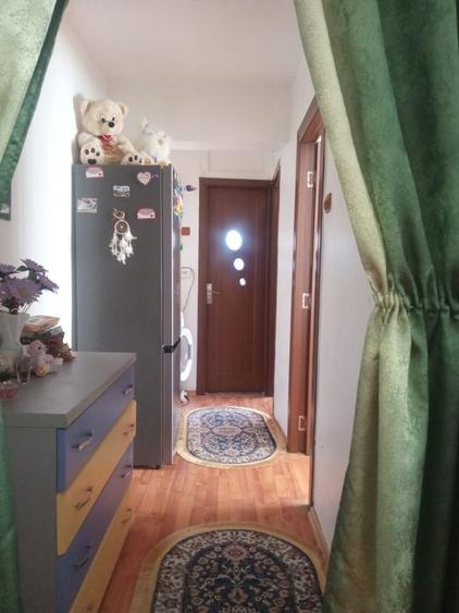 Apartament cu 4 camere semidecomandat în Petros