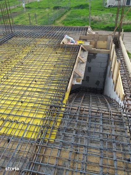 Casă cu 5 camere cu Canalizare în Vest