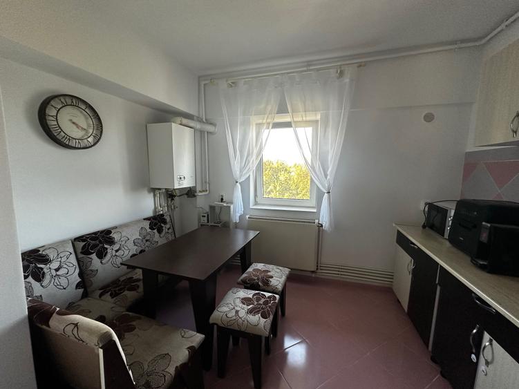 Apartament cu 2 camere decomandat în Far