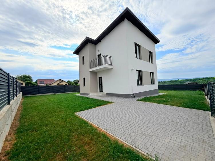 Casă individuală cu 4 camere cu Canalizare în Cug