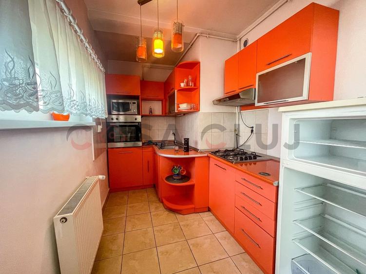 Apartament cu 2 camere semidecomandat, mobilat în Central