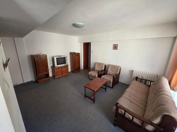 Apartament cu 2 camere semidecomandat în P-ța Ovidiu